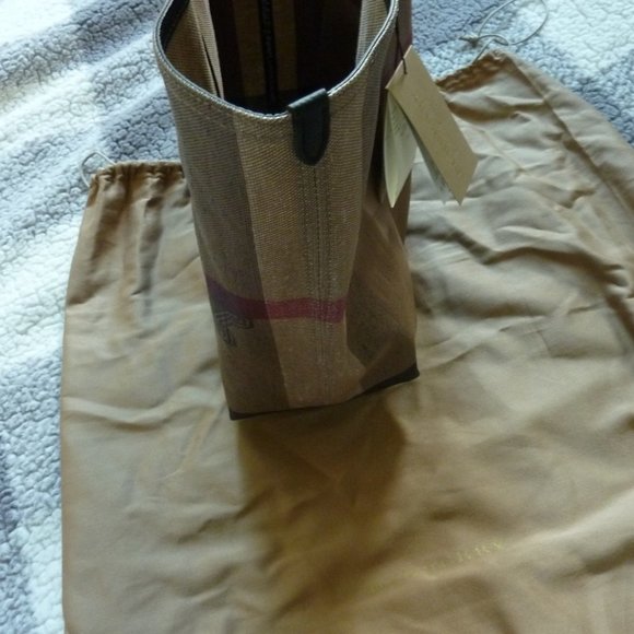 BURBERRY Medium Doodle Canvas Logo Tote Bag - Picture 4 of 15